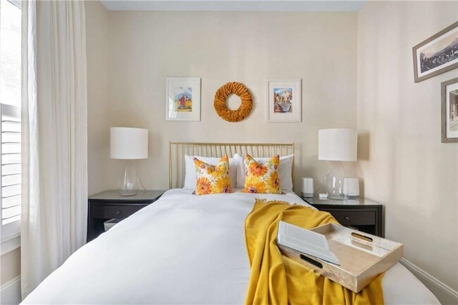 Building Photo - 582 St Charles Ave NE