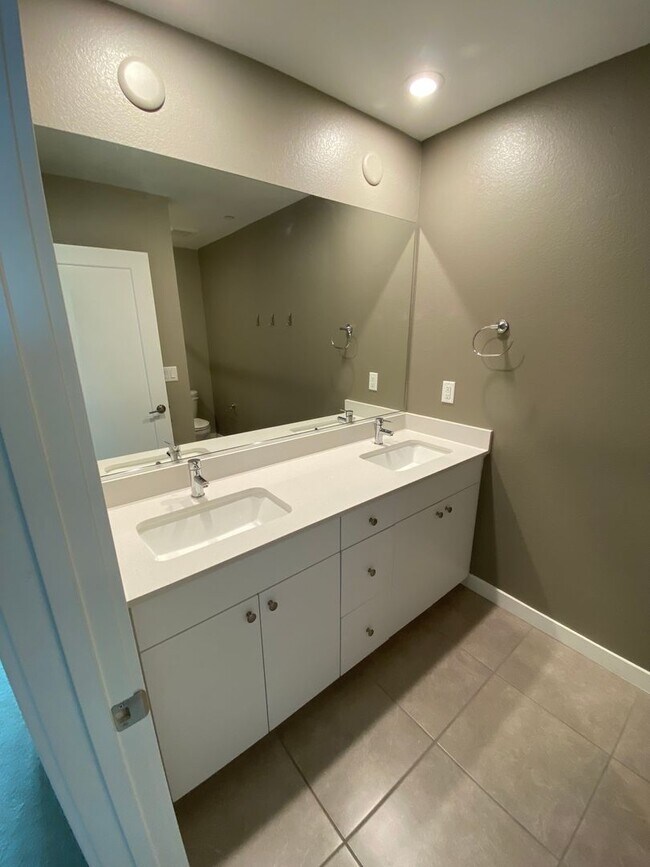 Building Photo - 3192 Timorasso Ave