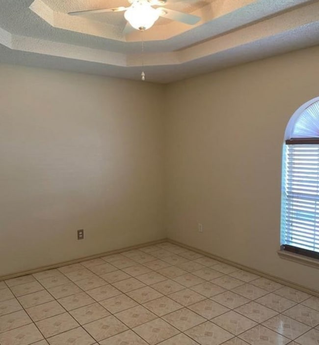 Building Photo - 225 E Maple Ave