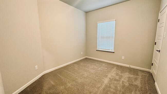 Building Photo - Newly Built Duplex on the Far West Side!