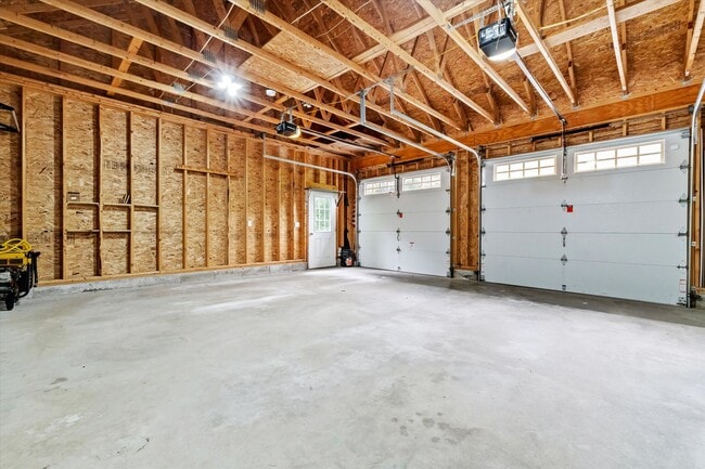 Building Photo - 30 Daylily Ln