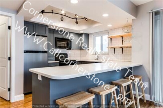 Building Photo - 667 Shooks Ln