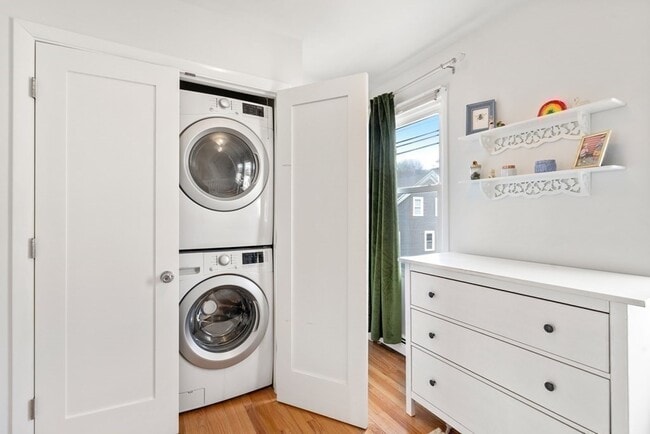 Building Photo - 48-50 Russell St