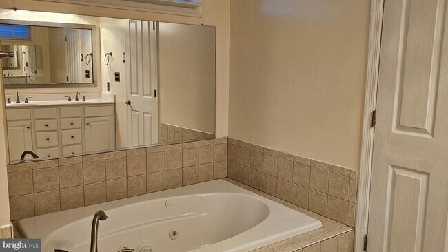 Building Photo - 202 Cool Spring Dr