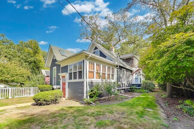 Building Photo - 2643 Poplar Ave