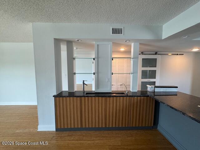 Building Photo - 1208 E River Dr