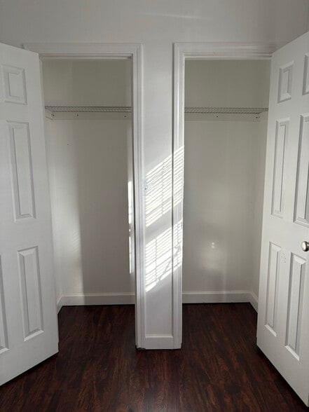 Building Photo - 225 W Madison St