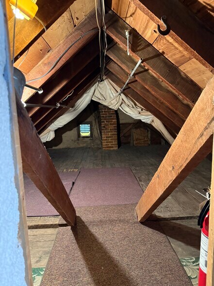 Building Photo - 1324 Main St