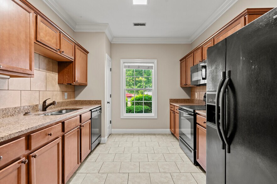 Building Photo - 3090 S Cashua Dr