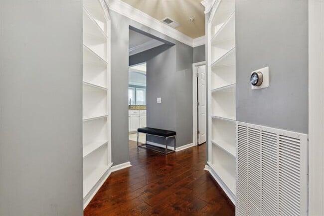 Building Photo - 1850 Cotillion Dr