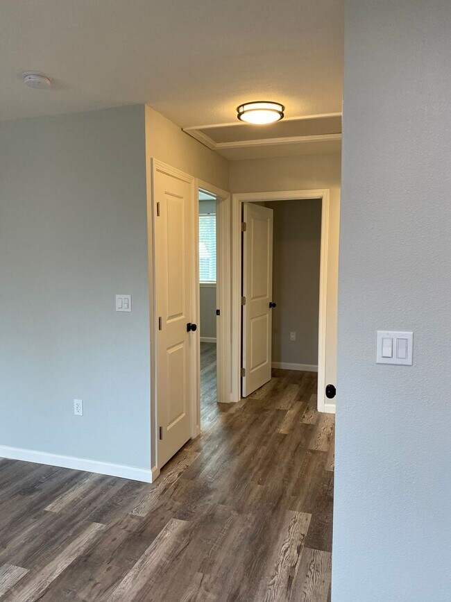 Building Photo - Coming Soon!!! High End Brand New 2Bed/1Bath Backyard Additional Dwelling Available NOW!