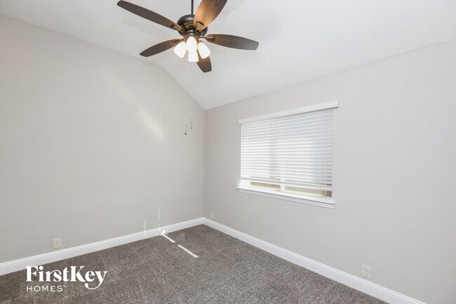 Building Photo - 312 Waverly Dr
