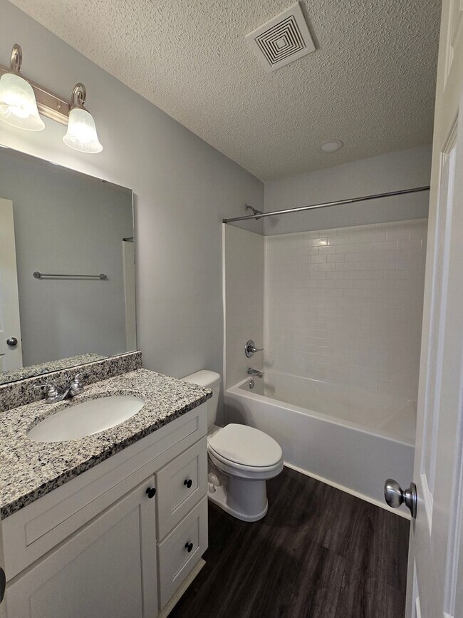 Building Photo - 982 Westfield Ct