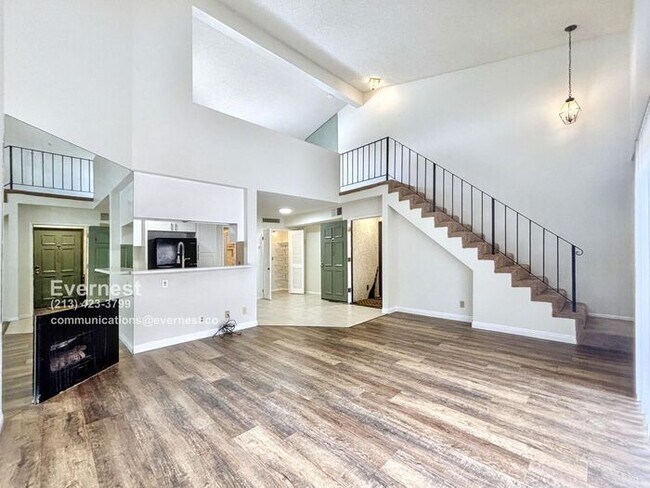 Building Photo - Lovely 2-Bed, 2-Bath Condo with Great Loca...