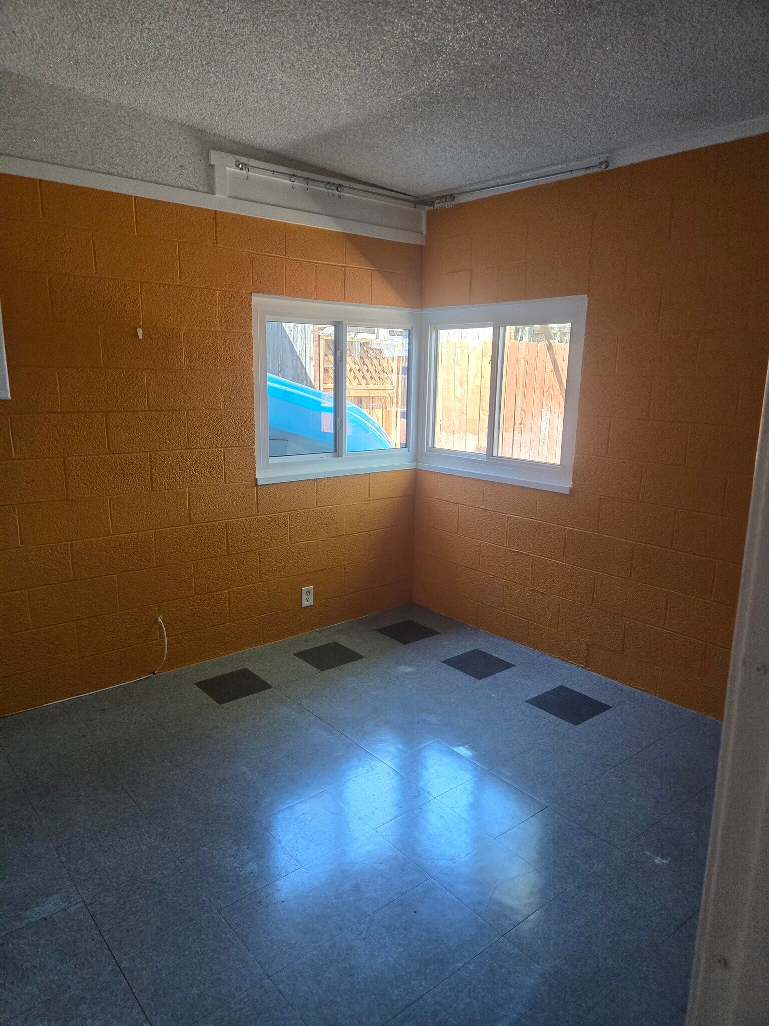 Building Photo - 1305 Phillips Ave