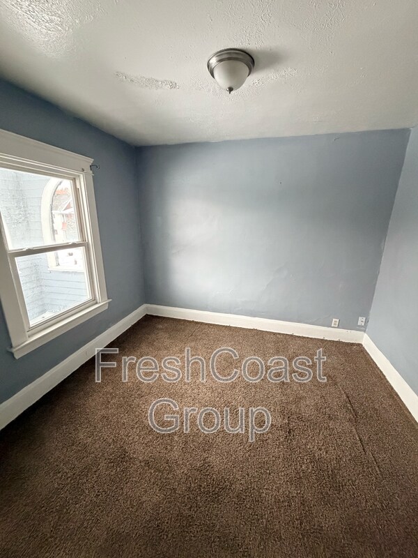 Building Photo - 3053 E 128th St