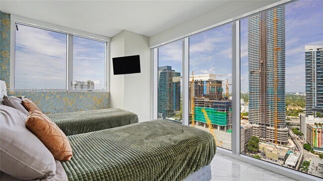 Building Photo - 1300 Brickell Bay Dr