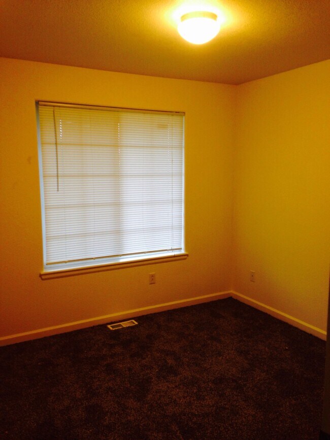 Building Photo - "Spacious 2-Bed, 2-Bath Condo Gem with Garage in Vibrant Denver Locale!"