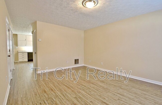 Building Photo - 220 Meadowbrook Ct