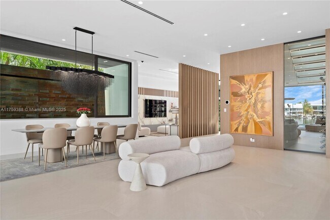 Building Photo - 315 N Shore Dr