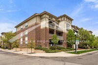 Building Photo - Spacious Condo with central AC and 2 Included Parking Spaces.