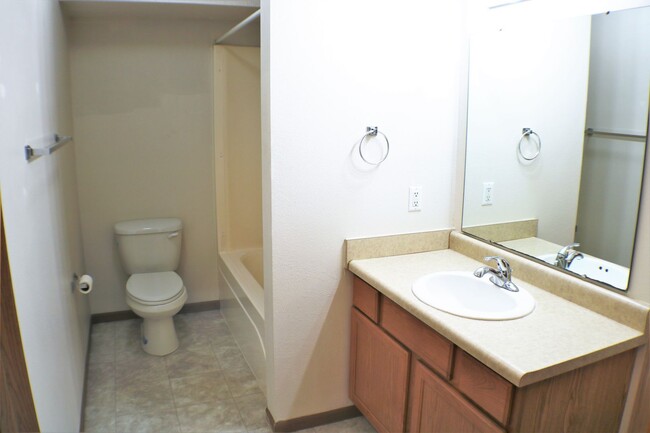 Building Photo - $1,125 | 2 Bedroom, 1 Bathroom Condo | Pet...