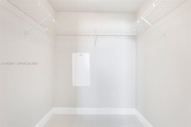 Building Photo - 1861 NW S River Dr