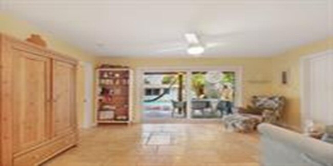 Building Photo - 721 N Lakeside Dr