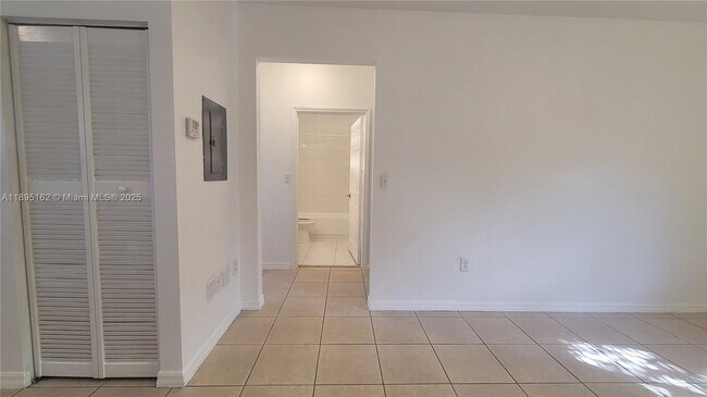 Building Photo - 33 E 20th St