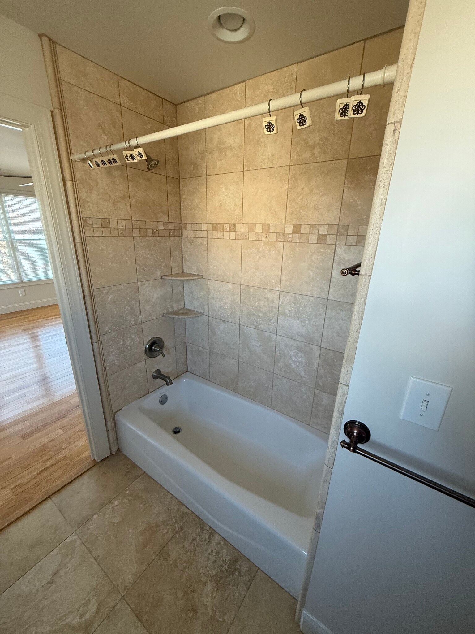 Building Photo - 943 Williams St