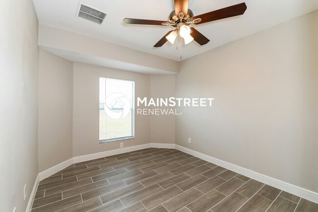 Building Photo - 3 Bedroom Pet-Friendly Home in Cape Coral, FL with Main Street Renewal
