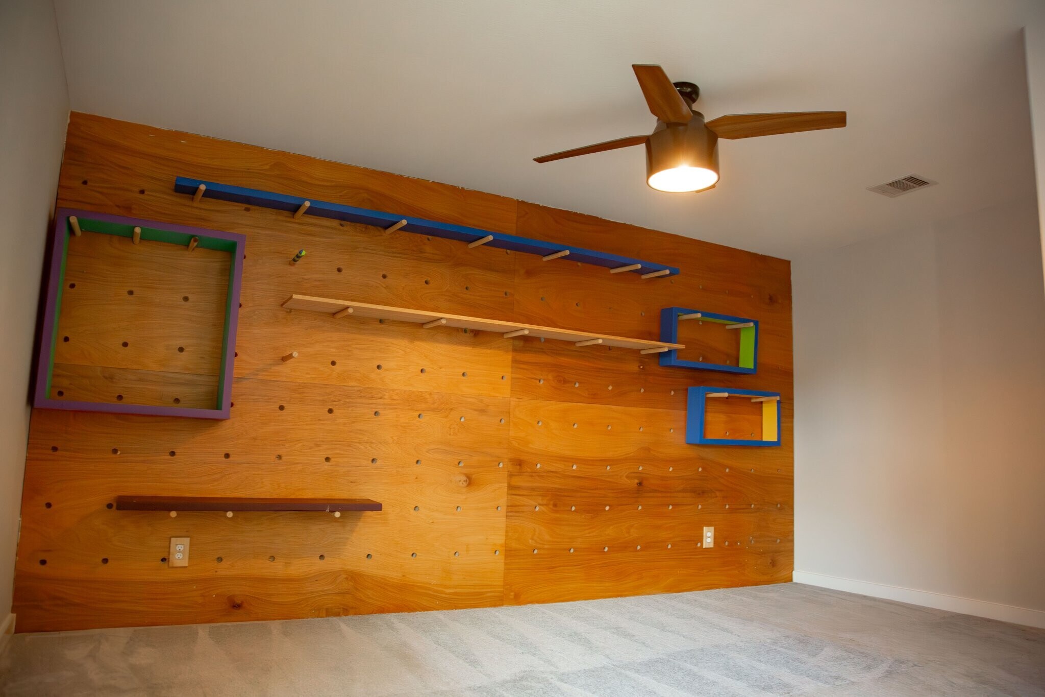 Building Photo - 1039 Hillstar St