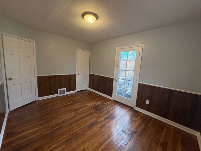 Building Photo - Charming 3 Bedroom for Rent In Cleveland H...