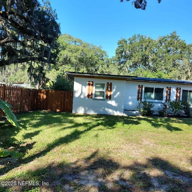 Building Photo - 1503 Broome St