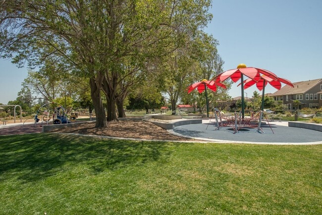 Building Photo - 5Bed/3Ba Home in Quiet Hayward Community w...