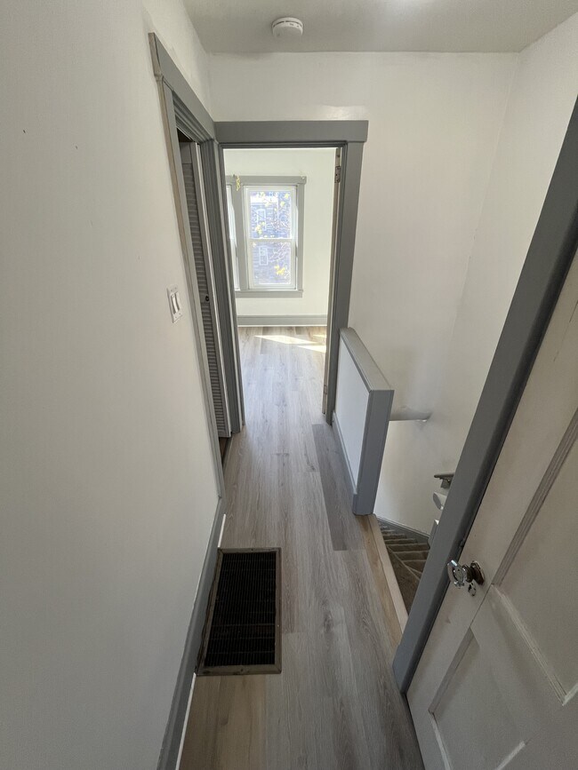 Building Photo - 605 Lehigh Ave