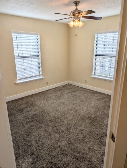 Building Photo - 1826 W Bond St