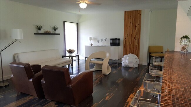 Building Photo - 7108 NW 66th St