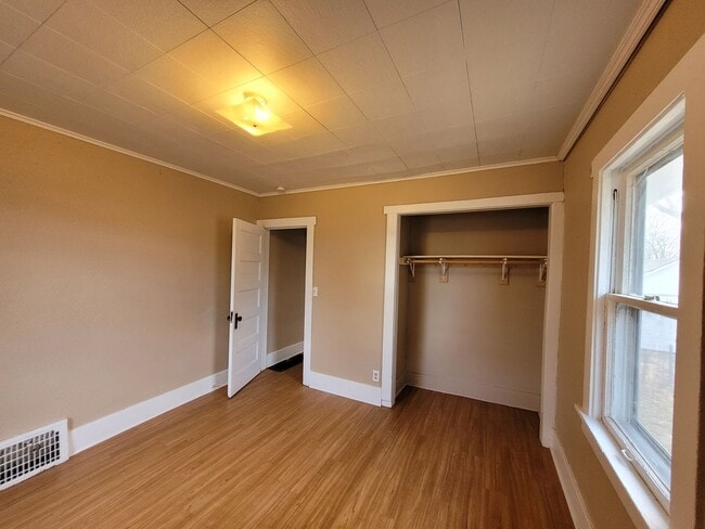 Building Photo - 2 Bedroom, 1 Bathroom Home with Deck