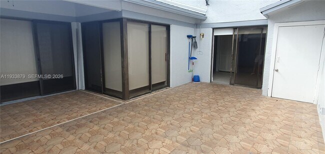 Building Photo - 6702 SW 152nd Pl