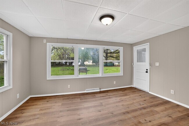 Building Photo - 681 E 258th St