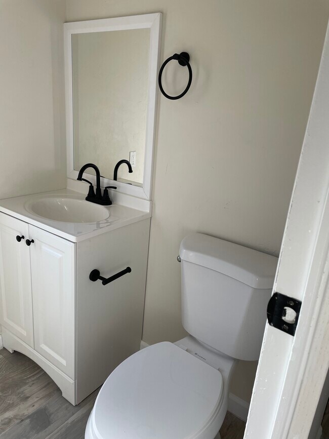 Building Photo - 9037 E Rancho Vista Dr