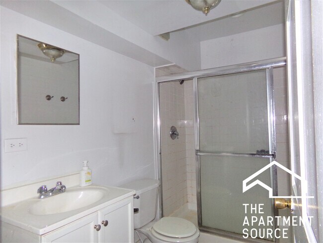 Building Photo - 6574 N Lakewood Ave