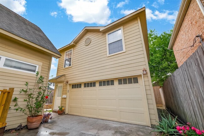 Building Photo - 2405 Southgate Blvd