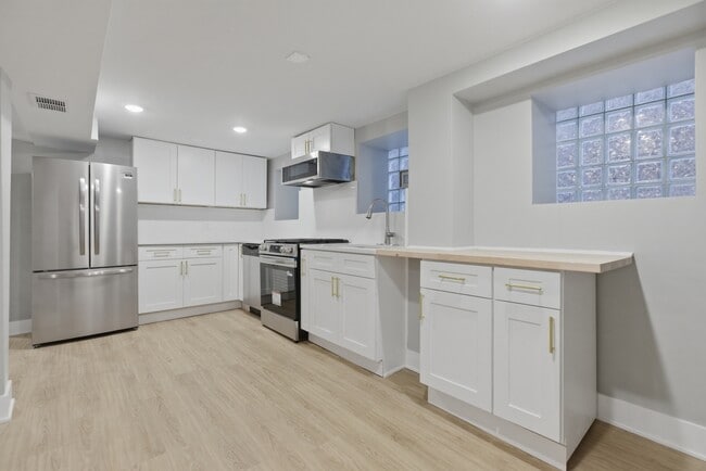 Building Photo - 3716 N Racine Ave