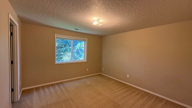 Building Photo - 16316 NE 43rd Way