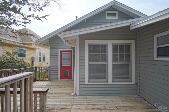 Building Photo - 1504 E Strong St