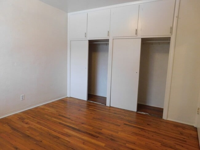 Building Photo - Walking Distance CMU/St Mary's