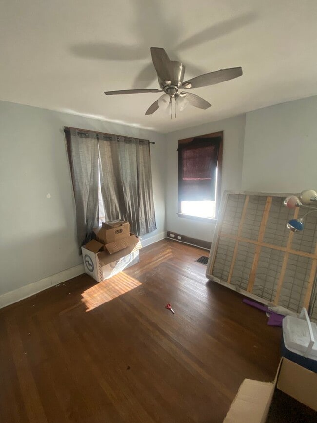 Building Photo - Two Bedroom in Cincinnati!