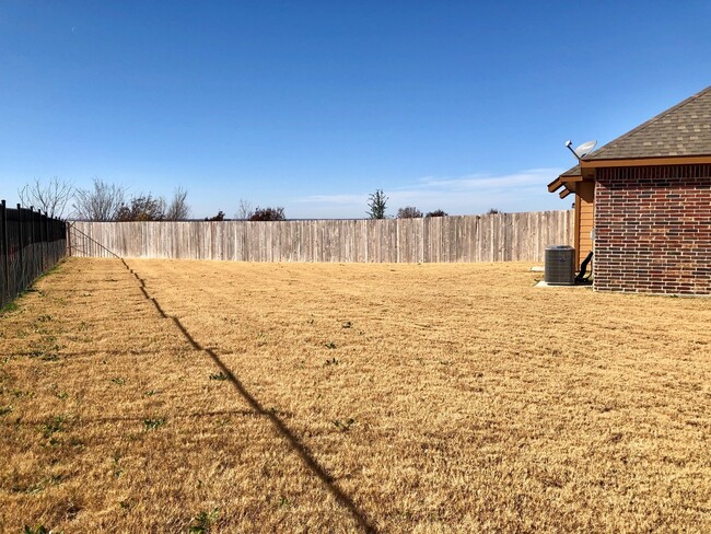 Building Photo - Luxury 3 Bedroom Duplex Located in Midloth...